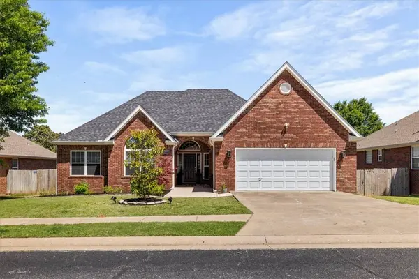 605 SW Duke Ave, Bentonville, AR 72712