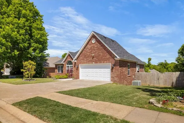 605 SW Duke Ave, Bentonville, AR 72712