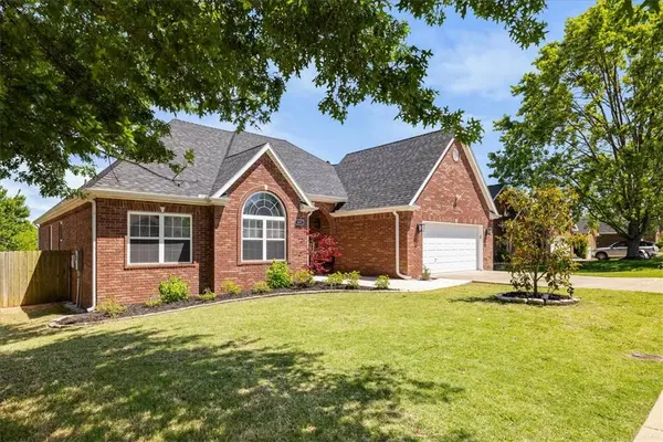 605 SW Duke Ave, Bentonville, AR 72712