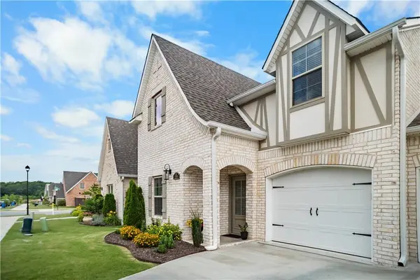 139 N Hawkstone Dr, Fayetteville, AR 72704