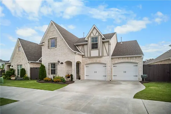 139 N Hawkstone Dr, Fayetteville, AR 72704