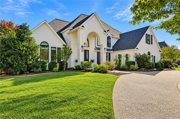 11 S Sherwood Dr, Rogers, AR 72758