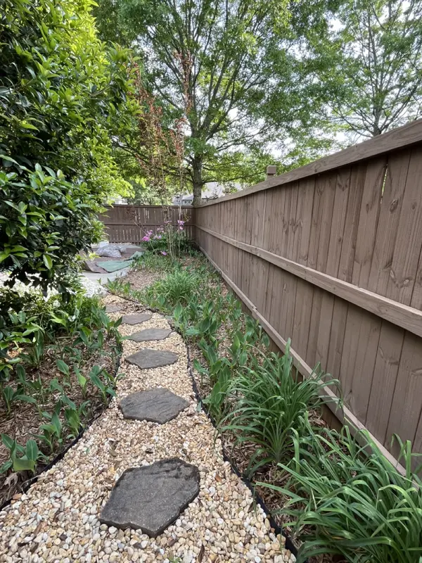 215 Haleys Ct, Woodstock, GA 30188-2757