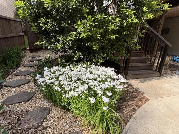 215 Haleys Ct, Woodstock, GA 30188-2757