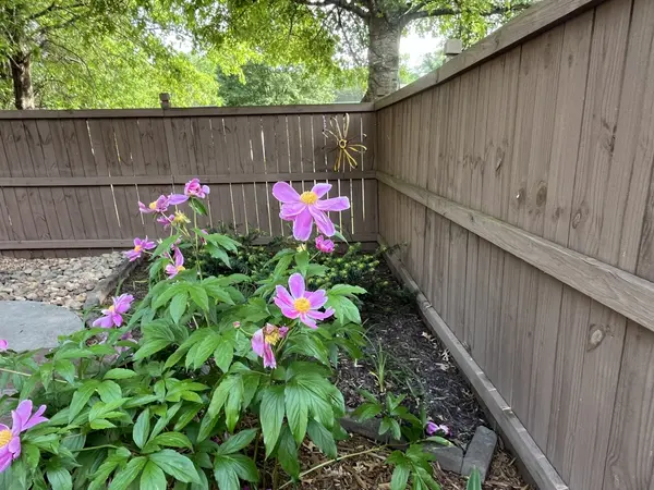 215 Haleys Ct, Woodstock, GA 30188-2757