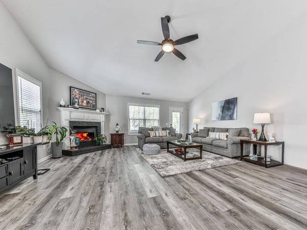 305 Nobleman WAY, Canton, GA 30114