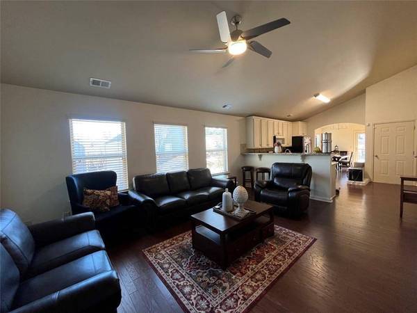 431 Parkstone DR, Woodstock, GA 30188