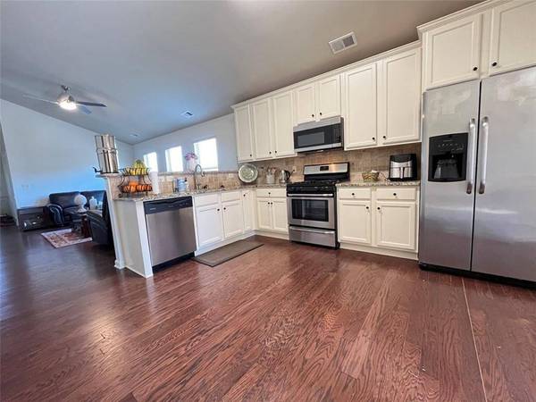 431 Parkstone DR, Woodstock, GA 30188