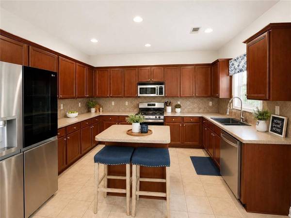 110 Northlake TRL, Canton, GA 30114