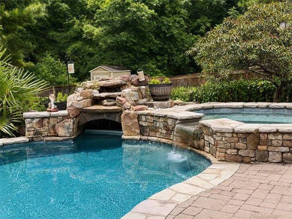 110 Northlake TRL, Canton, GA 30114