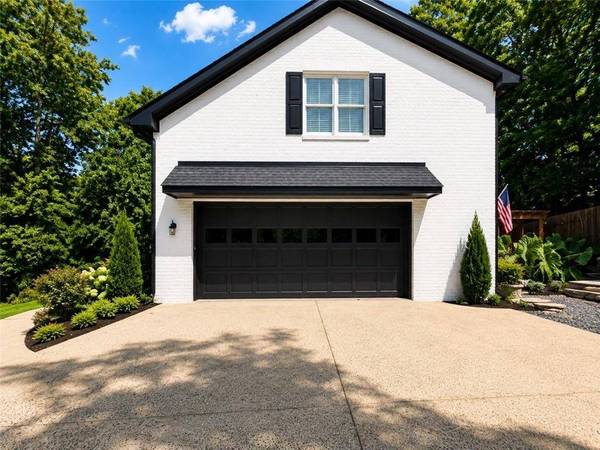 210 Pinehill LN, Woodstock, GA 30188