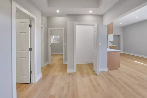 6240 W Belmont Avenue #101, Chicago, IL 60634