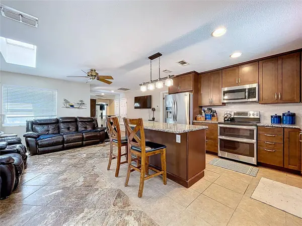 1704 HIBISCUS CIR N, Oldsmar, FL 34677