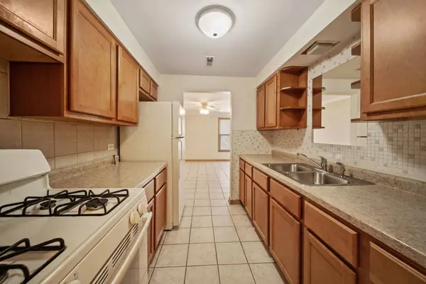 5841 W Lawrence Avenue #2NE, Chicago, IL 60630