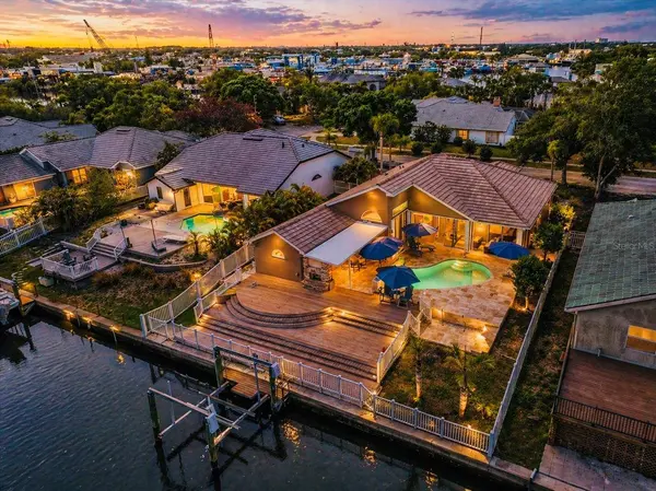 1114 MARINA DR, Tarpon Springs, FL 34689