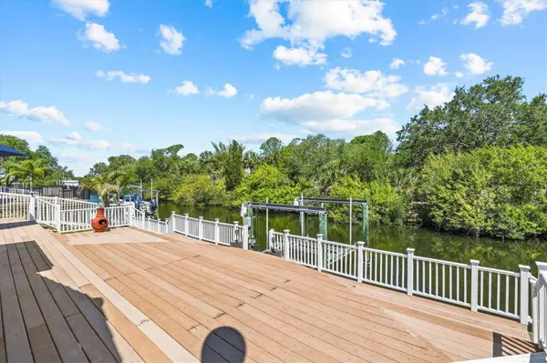 1114 MARINA DR, Tarpon Springs, FL 34689
