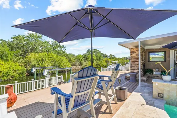 1114 MARINA DR, Tarpon Springs, FL 34689
