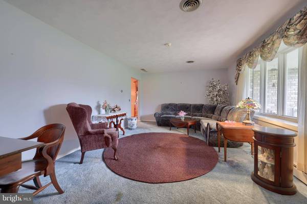 2685 PRIMROSE LN, York, PA 17404