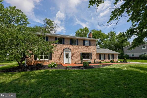 1005 GLENEAGLES DR, York, PA 17404