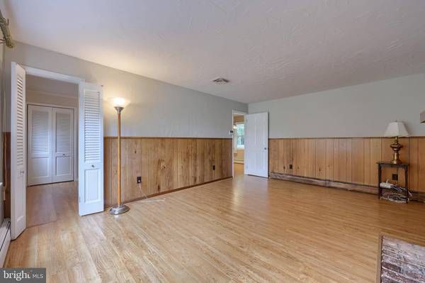 1005 GLENEAGLES DR, York, PA 17404