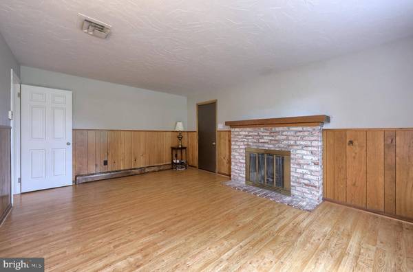 1005 GLENEAGLES DR, York, PA 17404