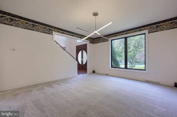 1801 SHAWAN LN, York, PA 17406