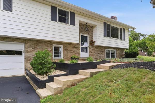 137 RIDGEFIELD DR, York, PA 17403