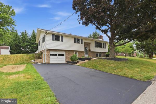 137 RIDGEFIELD DR