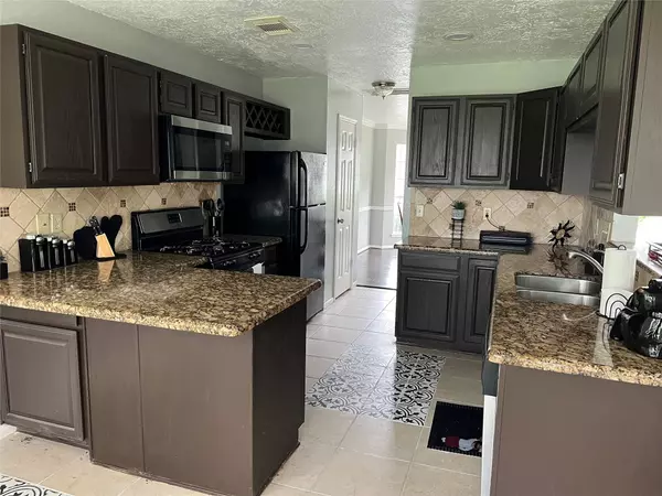 1410 Quiet Green CT, Houston, TX 77062