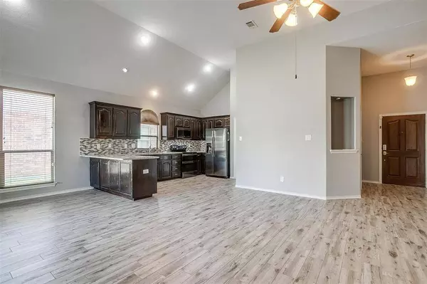 8209 Deer Bluff Lane, Fort Worth, TX 76179