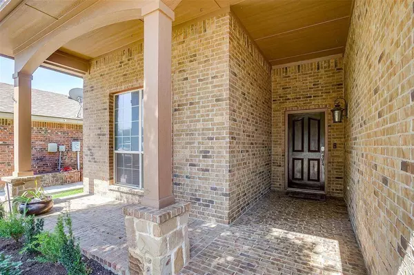 8209 Deer Bluff Lane, Fort Worth, TX 76179
