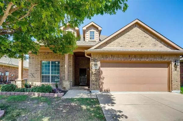 8209 Deer Bluff Lane, Fort Worth, TX 76179