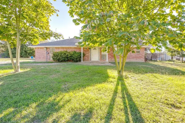 1907 Live Oak Circle, Azle, TX 76020