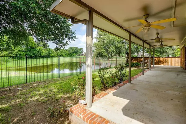 5429 Old Blush Drive, Midlothian, TX 76065