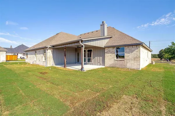 1901 Johnnie Drive, Springtown, TX 76082