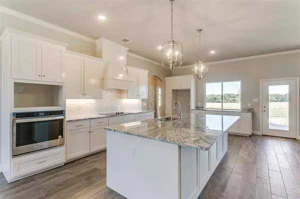 1901 Johnnie Drive, Springtown, TX 76082