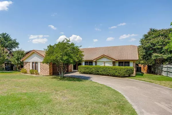 7748 Skylake Drive, Fort Worth, TX 76179