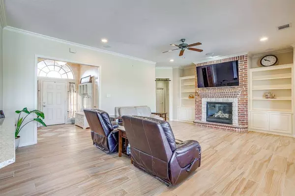 9325 Harbour View Lane, Fort Worth, TX 76179