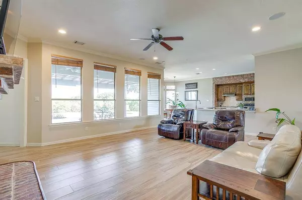 9325 Harbour View Lane, Fort Worth, TX 76179