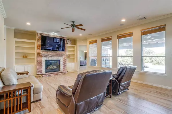 9325 Harbour View Lane, Fort Worth, TX 76179