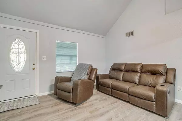 7037 Camp Street, Azle, TX 76020