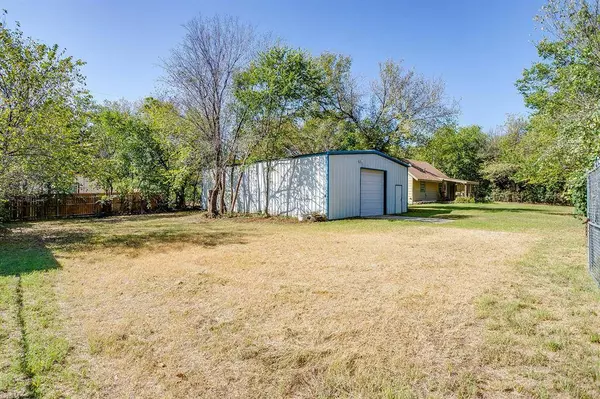 7037 Camp Street, Azle, TX 76020