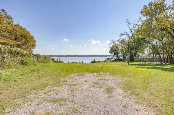 7037 Camp Street, Azle, TX 76020