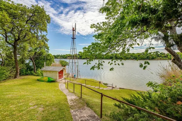 8316 Heron Drive, Fort Worth, TX 76108