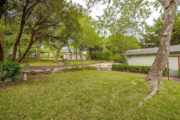 8316 Heron Drive, Fort Worth, TX 76108