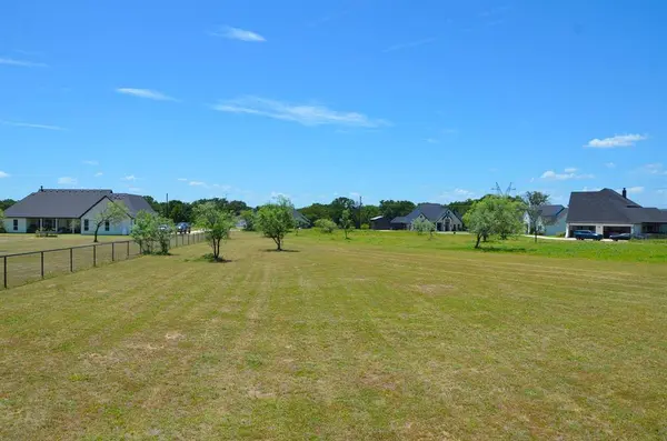 760 Glade Park Court, Azle, TX 76020
