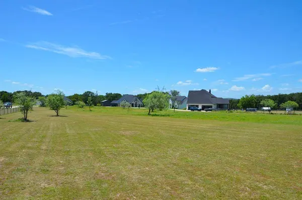 760 Glade Park Court, Azle, TX 76020