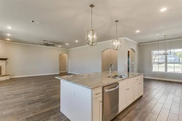 1014 Gonzollas Road, Springtown, TX 76082