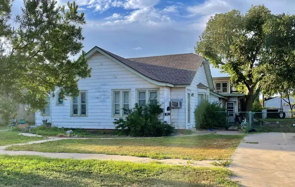 1008 SW 11TH AVE, Amarillo, TX 79107