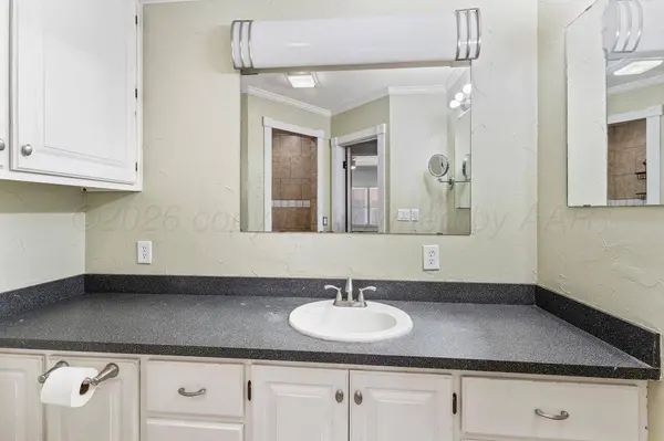 504 N Madden ST, Shamrock, TX 79079